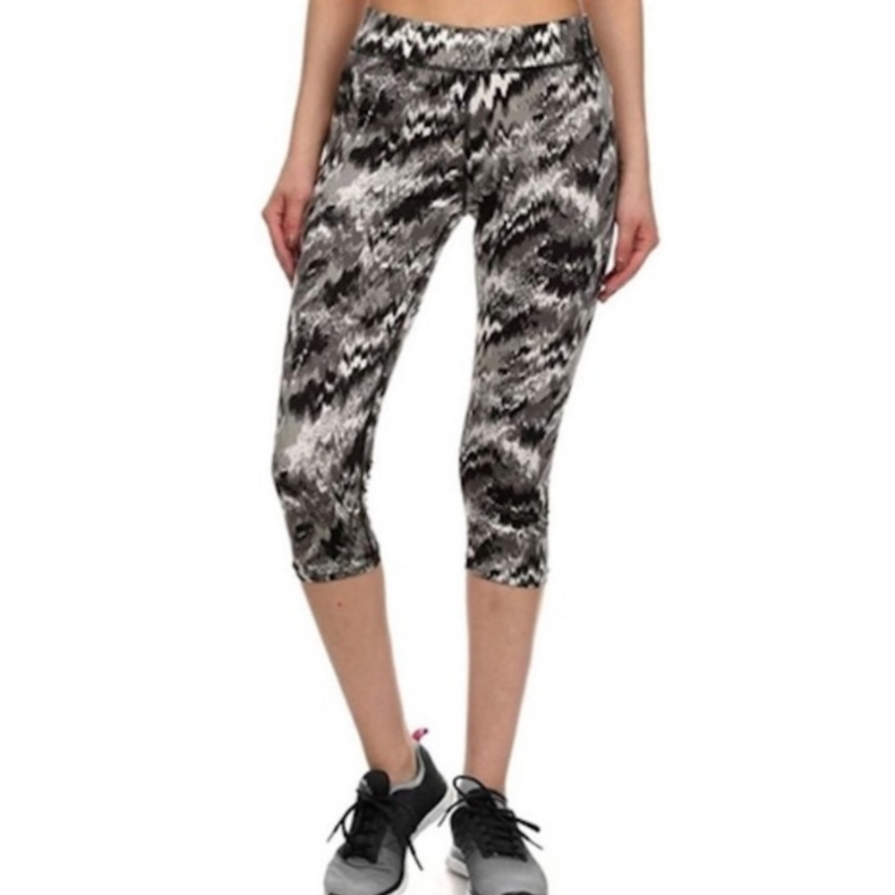 NEW- Capri Leggings Yoga Pants